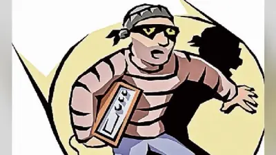 बैंकों के काउंटर से ही साथ लग जाते हैं रुपये छीनने वाले लुटेरे