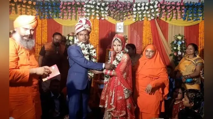 दूल्हे के घर बारात लेकर पहुंची दुल्हन, धूमधाम से हुई शादी