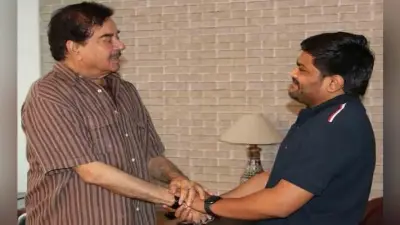 शत्रुघ्न सिन्हा से मिले हार्दिक पटेल, कहा- मंदी के कारण से 4.5 लाख बिहारियों ने छोड़ा गुजरात