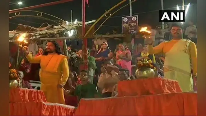 अयोध्या विवाद के फैसले के बाद सामान्य हो रही स्थिति, मंदिरों पूजा-अर्चना के लिए आये लोग