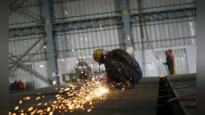 औद्योगिक उत्पादन में आठ साल की सबसे बड़ी गिरावट