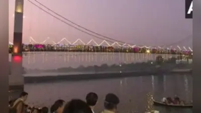 कार्तिक पूर्णिमा: नदियों में आस्था की डुबकी लगा रहें हैं श्रद्धालु, जानें इसका महत्व और पूजा विधि
