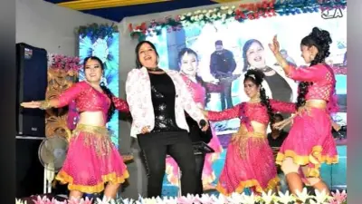 भोजपुरी गायिका देवी के कार्यक्रम को प्रशासन ने बीच में ही कराया बंद, …जानें क्या है मामला?