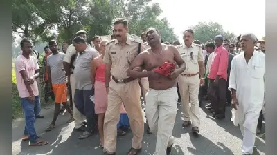 डायन बताकर महिला की हत्या, परिजनों ने किया रोड जाम