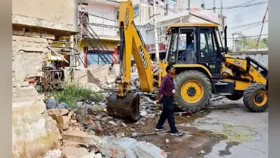 पटना : खेमनीचक में बादशाही नाले पर बने 12 मकानों को तोड़ा, आज नंदलाल छपरा में हटेगा अतिक्रमण