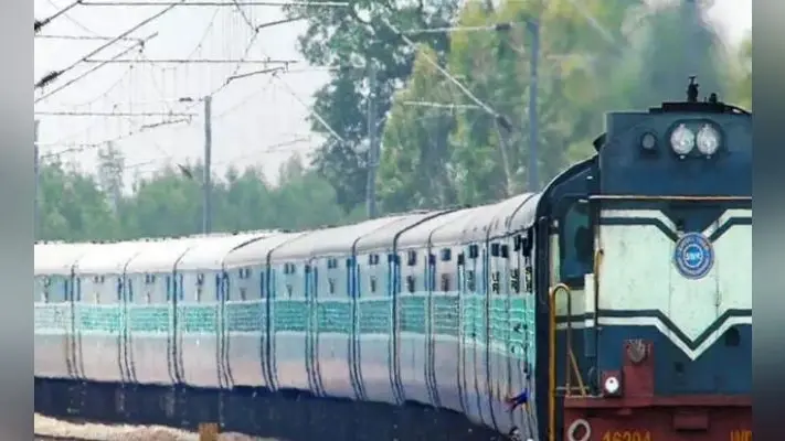 बरवाडीह-चोपन लिंक एक्सप्रेस 18 तक रद्द, 1.20 घंटे विलंब से रवाना हुई राजधानी