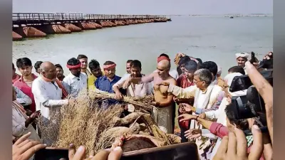 गणितज्ञ डॉ वशिष्ठ नारायण सिंह पंचतत्व में हुए विलीन, भोजपुर के महुली घाट पर राजकीय सम्मान के साथ हुआ अंतिम संस्कार