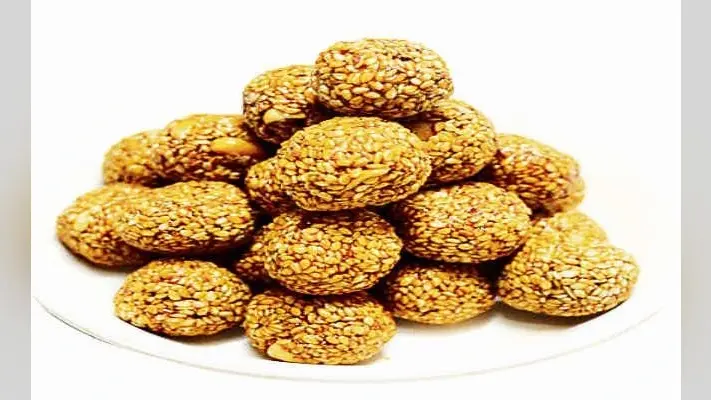 सर्दी की बूटियां गुड़पट्टी, चिक्की, गजक