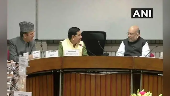 सर्वदलीय बैठक में पीएम मोदी ने नेताओं से कहा, सभी मुद्दों पर चर्चा के लिए हैं तैयार