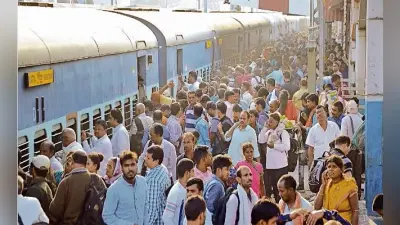 पांच दिनों में आठ ट्रेनों ने यात्रियों के बरबाद किये साढ़े सात घंटे, जहां-तहां स्टेशनों पर खड़ी हो जा रही हैं ट्रेनें