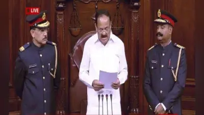 वैंकेया नायडू का आदेश: राज्यसभा मार्शल के नए ड्रेस कोड की होगी समीक्षा, पूर्व सैन्य अधिकारियों ने किया था विरोध