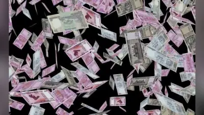 कोलकाता में हुई 500 व 2000 रुपये के नोटों की बारिश