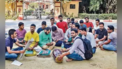 उर्दू पढ़ा रहे हिंदू शिक्षक बोले- भाषा किसी धर्म की नहीं