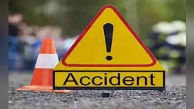 kannauj Road Accident: आगरा-लखनऊ एक्सप्रेसवे पर डिवाइडर से कार टकराकर पलटी, जीएसटी अधिकारी की मौके पर मौत