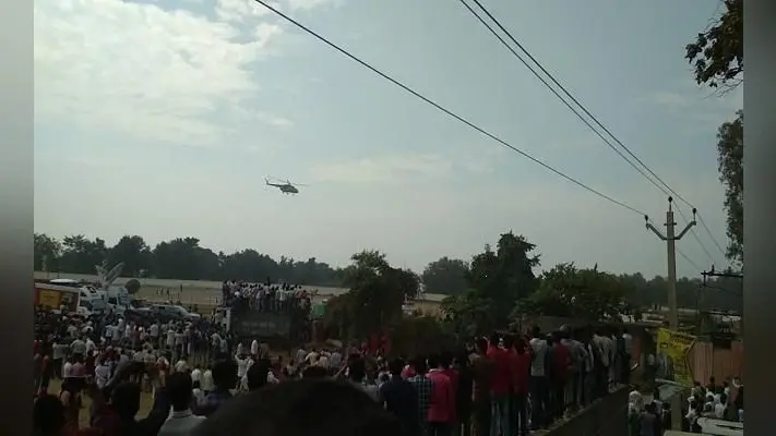 चियांकी एयरपोर्ट मैदान में उमड़ा जनसैलाब, धूल के गुबार से भरी रांची-डाल्टनगंज रोड