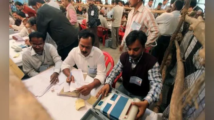 विधानसभा की तीन सीटों के उपचुनाव के नतीजे आज आयेंगे