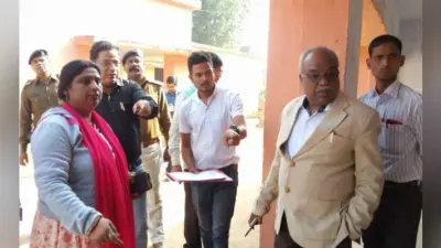 हजारीबाग प्रमंडलीय आयुक्त ने नक्सल प्रभावित बूथों का किया निरीक्षण, सुविधाओं का लिया जायजा