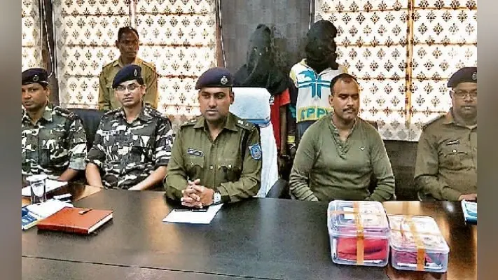 खूंटी : कोचांग ग्राम प्रधान हत्याकांड में दो गिरफ्तार, हथियार भी बरामद