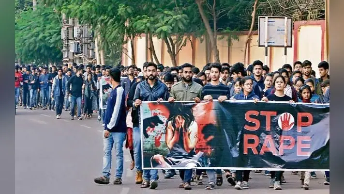 रांची : विद्यार्थियों के कैंडल मार्च में आक्रोश की लौ