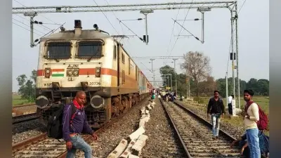 लखीसराय : मालगाड़ी के पावर में तकनीकी खराबी के कारण ढाई घंटे तक प्रभावित रहा ट्रेनों का परिचालन