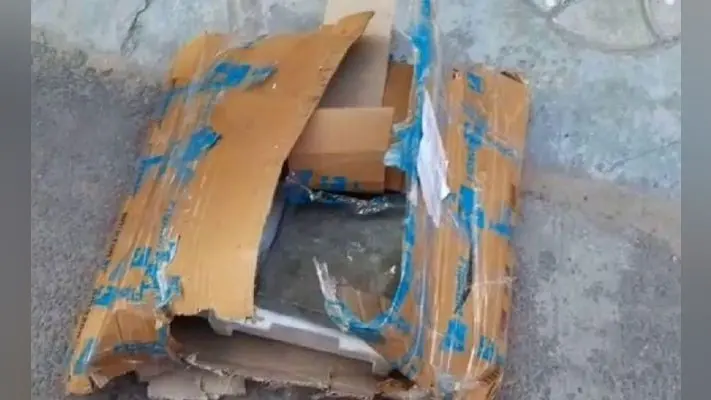 Flipkart से मंगवाया Rs 27500 का कैमरा, मैनुअल के साथ मिले टाइल्स के टुकड़े