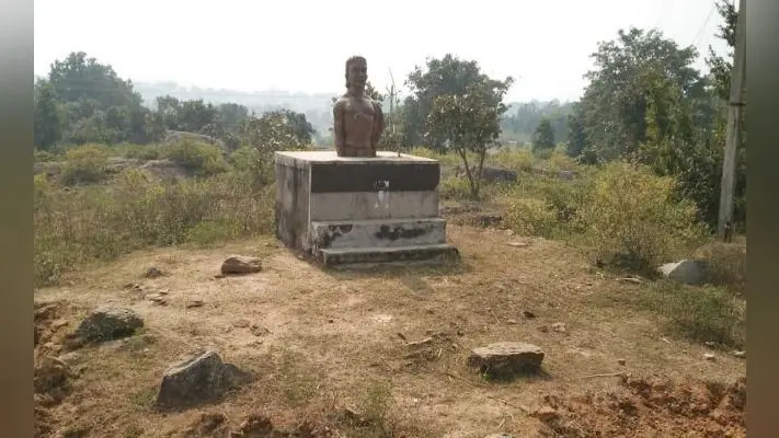 ”लोकतंत्र खातिर तेलंगा शहीद होलक, अब ई नेता मन उकर वंशज के चादर-धोती देवेना, इकर से का पेट भरी”