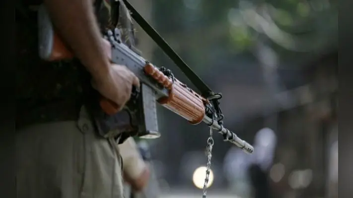 नदिया के जवान ने साथियों पर बरसाई गोलियां, छह की मौत