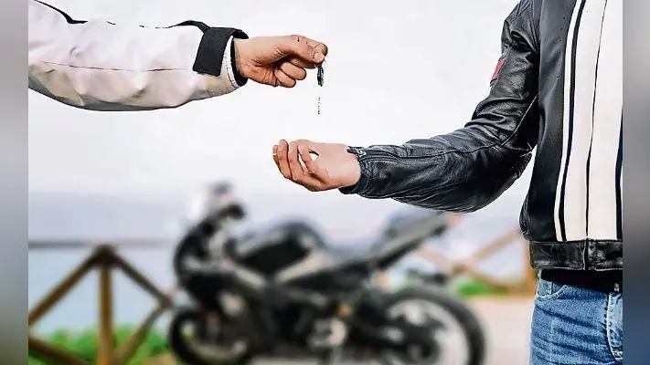 पटना : बाइक का लोन भी नहीं लौटा रहे कर्मी