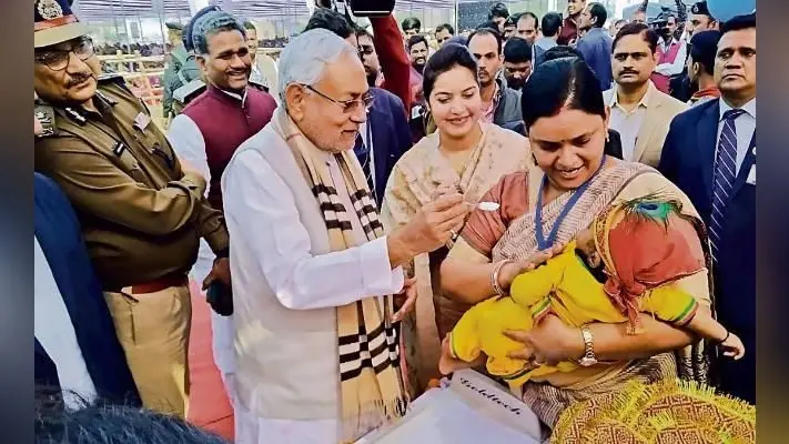 सीवान : जल और हरियाली के बिना जीवन अधूरा : मुख्यमंत्री नीतीश कुमार