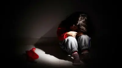 बच्ची से मैरेज हॉल के बाथरूम में दुष्कर्म