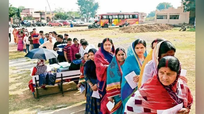 लगी लंबी कतारें, पर मतदान रहा सामान्य