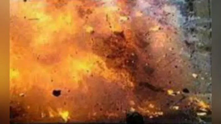 पाकुड़ : दल का झंडा लगाने के विवाद में बमबाजी, आठ पर केस