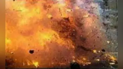 पाकुड़ : दल का झंडा लगाने के विवाद में बमबाजी, आठ पर केस