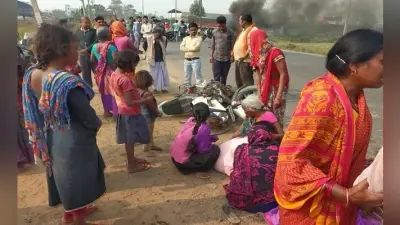 अनियंत्रित हाइवा ने बाइक में मारी ठोकर, मां की मौत, बेटा-बेटी गंभीर रूप से घायल