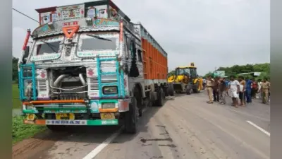 ट्रक लेकर भाग रहे बदमाश हादसे के शिकार, ट्रक जब्त