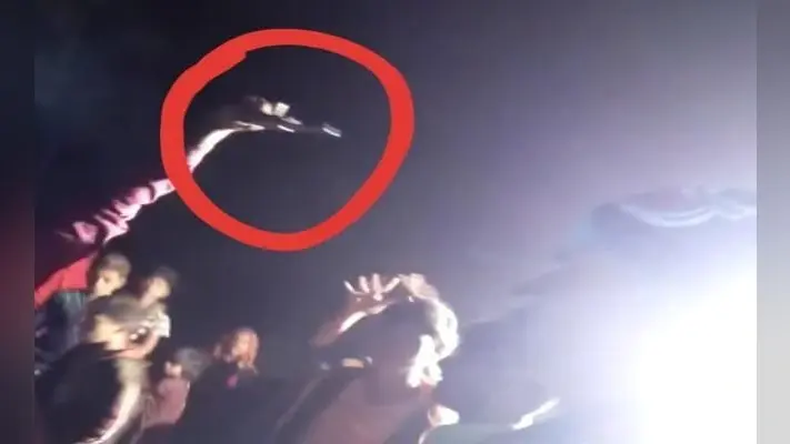 Video Viral : विजय जुलूस में समर्थकों ने लहराया हथियार, चलायी गोलियां