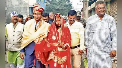 झारखंड विधानसभा चुनाव तीसरा चरण : झुमरा में बेखौफ होकर लोगों ने डाले वोट, मंडप से मतदान केंद्र पहुंची दुल्हन
