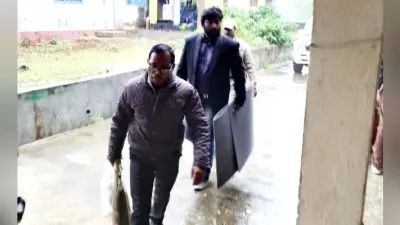राजमहल में तेज बारिश व ठंड के बीच 177 दिव्यांग और 80 वर्ष से ज्यादा उम्र के वोटरों ने किया मतदान