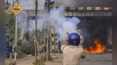 CAB के खिलाफ प्रदर्शनों के बाद डिब्रूगढ़-गुवाहाटी में कर्फ्यू में ढील, दुकानों के बाहर लगी लंबी कतारें