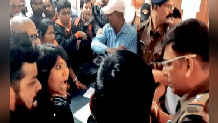 हावड़ा नहीं खड़गपुर… नहीं टाटानगर से रवाना होगी ट्रेन, सुनते ही भड़के यात्री, प्रदर्शन, घेराव