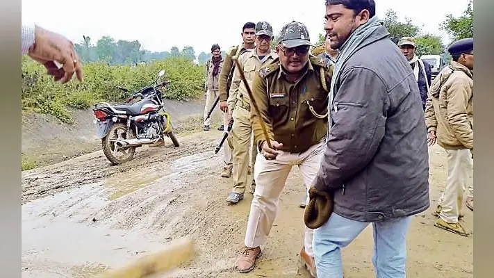 सीवान : सिसवन के रामपुर बूथ पर लूटी मतपेटी, पुलिस टीम पर हमला