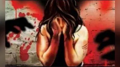 मथुरा: झाड़ियों में पड़ा मिला महिला का अर्धनग्न शव, रेप के बाद हत्या की आशंका