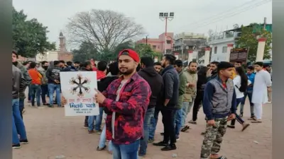 संशोधित नागरिकता कानून के विरोध में जामिया विश्वविद्यालय के बाहर शांतिपूर्ण प्रदर्शन
