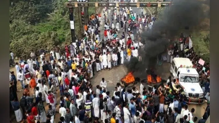 केरल में संशोधित नागरिकता कानून के खिलाफ प्रदर्शन, कई बसों पर पथराव