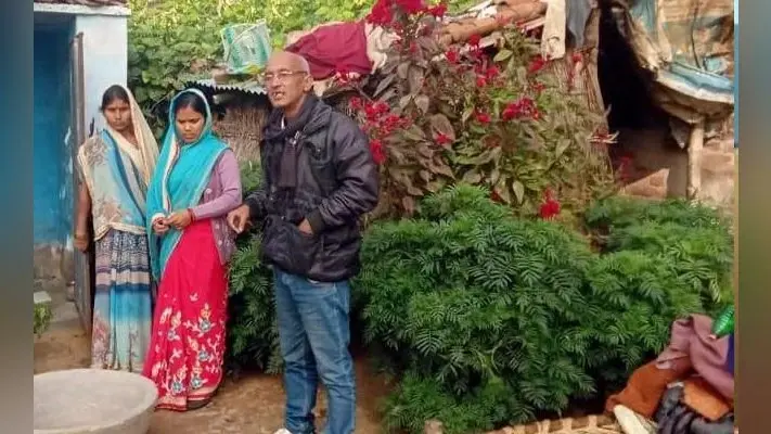 चौकड़ी गांव में शौचालय को बागवानी से संवारा