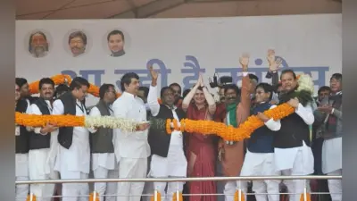 पाकुड़ में बोलीं प्रियंका : मोदी प्रचार में हीरो, काम में जीरो