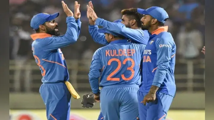 कुलदीप वनडे में दो हैट्रिक लेने वाले भारत के पहले और दुनिया के छठे गेंदबाज बने