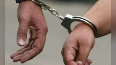 महिला पर ज्वलनशील केमिकल फेंकने के आरोप में दो गिरफ्तार