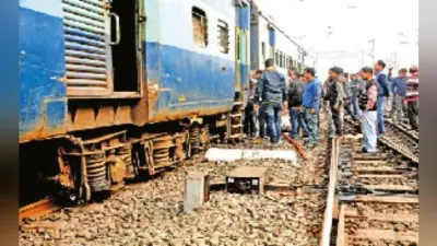 बेपटरी हुई ब्लैक डायमंड एक्सप्रेस, यात्रियों में आतंक
