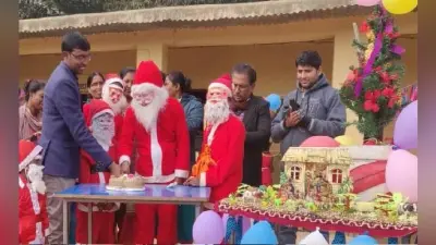 डी ए वी विवेकानंद पब्लिक स्कूल बेडो में सांता क्लॉज ने बांटी खुशियां